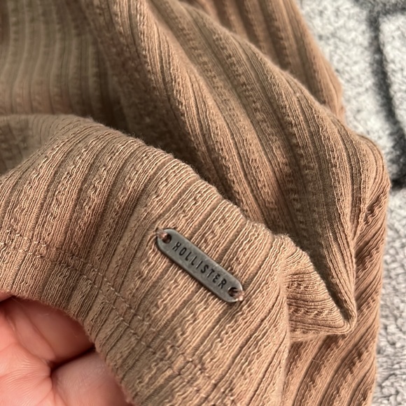 Hollister large baby tee - with a collar - Picture 3 of 4